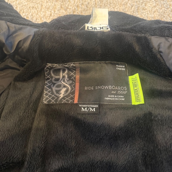 Ride Women's Ski/snowboard Jacket (Like New) - Picture 10 of 14